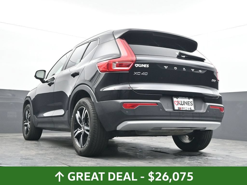 Used 2025 Volvo XC40 B5 Core AWD/4WD image 32