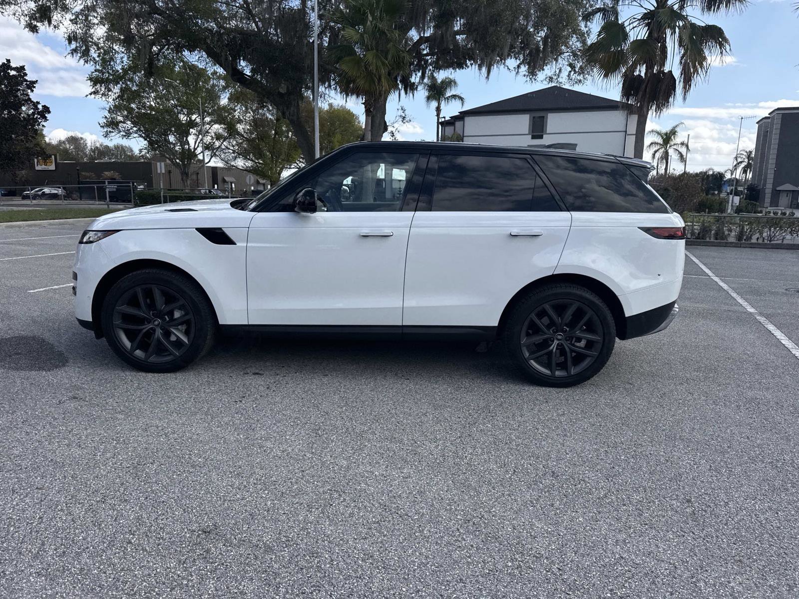 Used 2024 Land Rover Range Rover Sport SE image 7