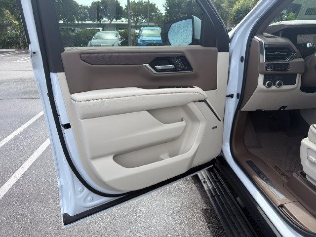 Used 2026 GMC Yukon XL Denali w/ Sun & Power Step Package AWD/4WD image 10