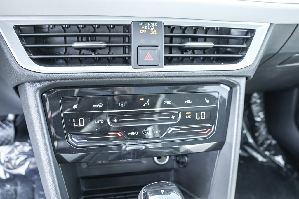 New 2025 Volkswagen Taos SE image 29