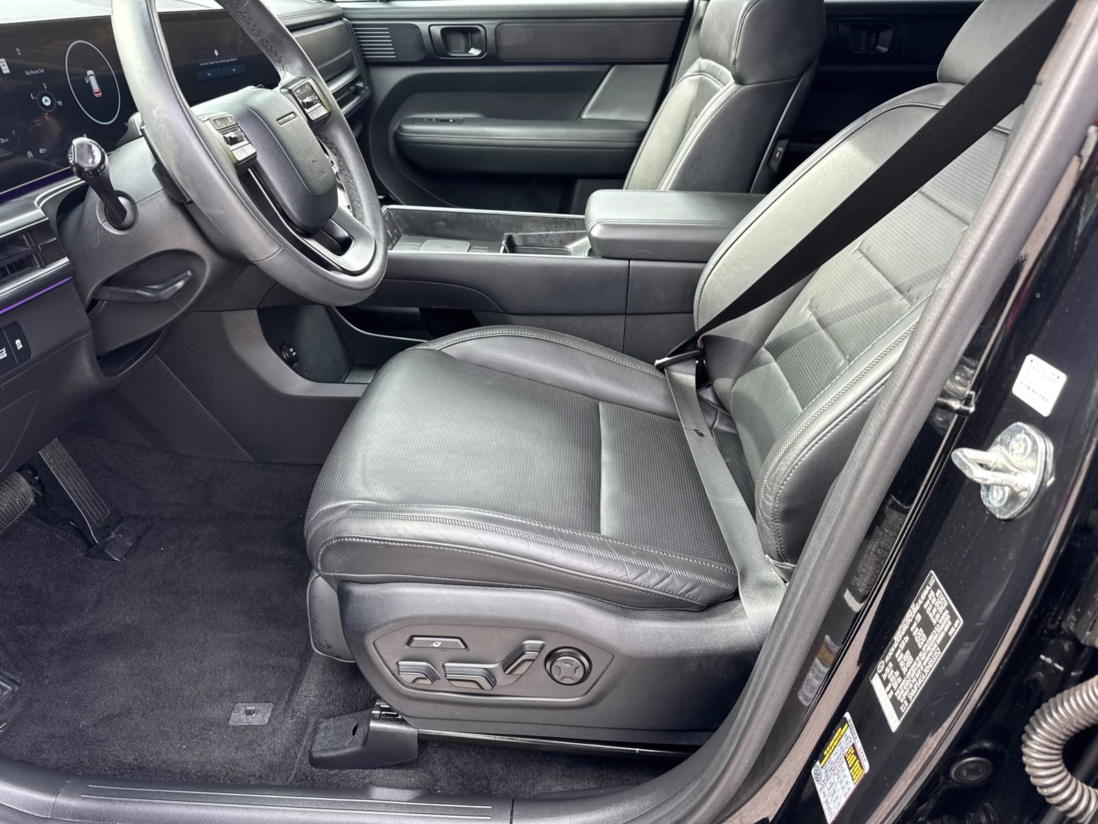 Used 2024 Hyundai Santa Fe Calligraphy image 9