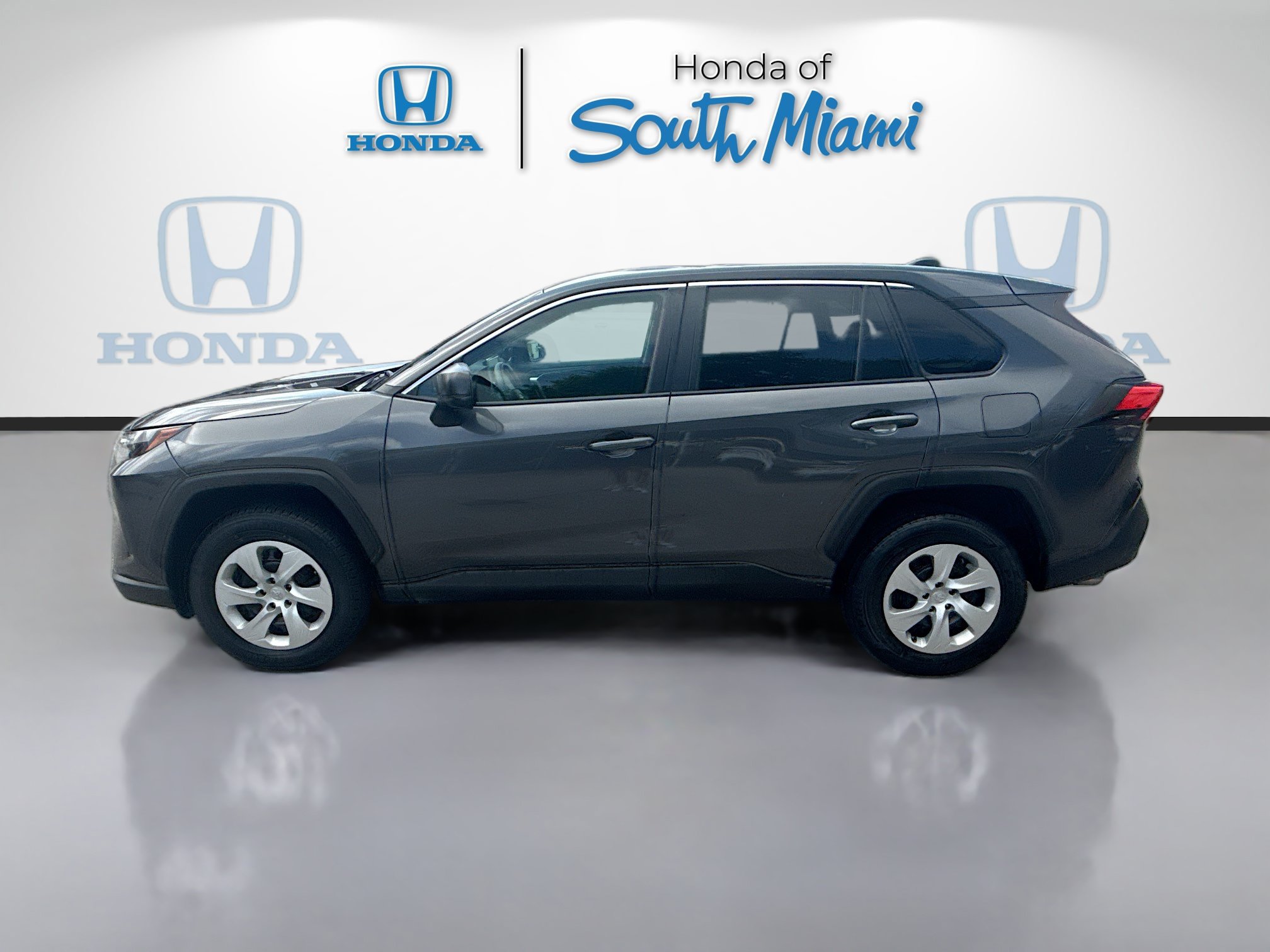 Used 2024 Toyota RAV4 LE FWD image 4
