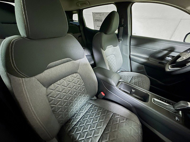 New 2026 Nissan Kicks SV w/ SV Premium Package image 27