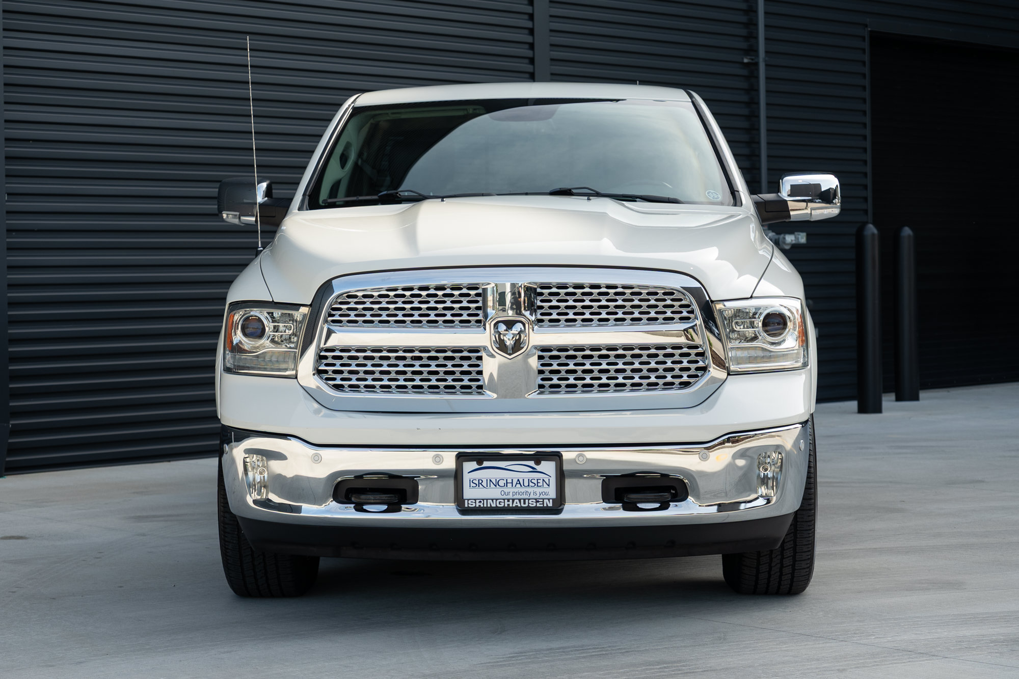 Used 2016 RAM 1500 Laramie w/ Convenience Group AWD/4WD image 2