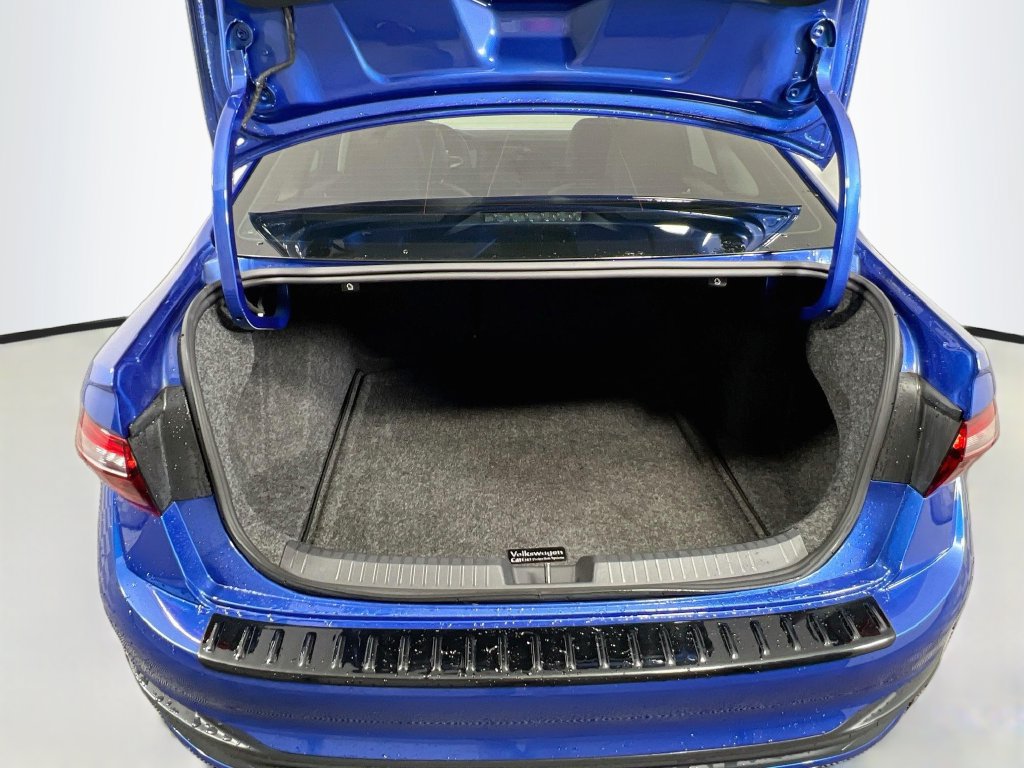 Used 2024 Volkswagen Jetta SE w/ Panoramic Sunroof Package FWD image 26