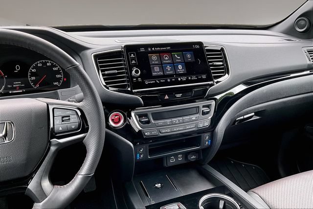 Used 2025 Honda Ridgeline Black Edition image 10