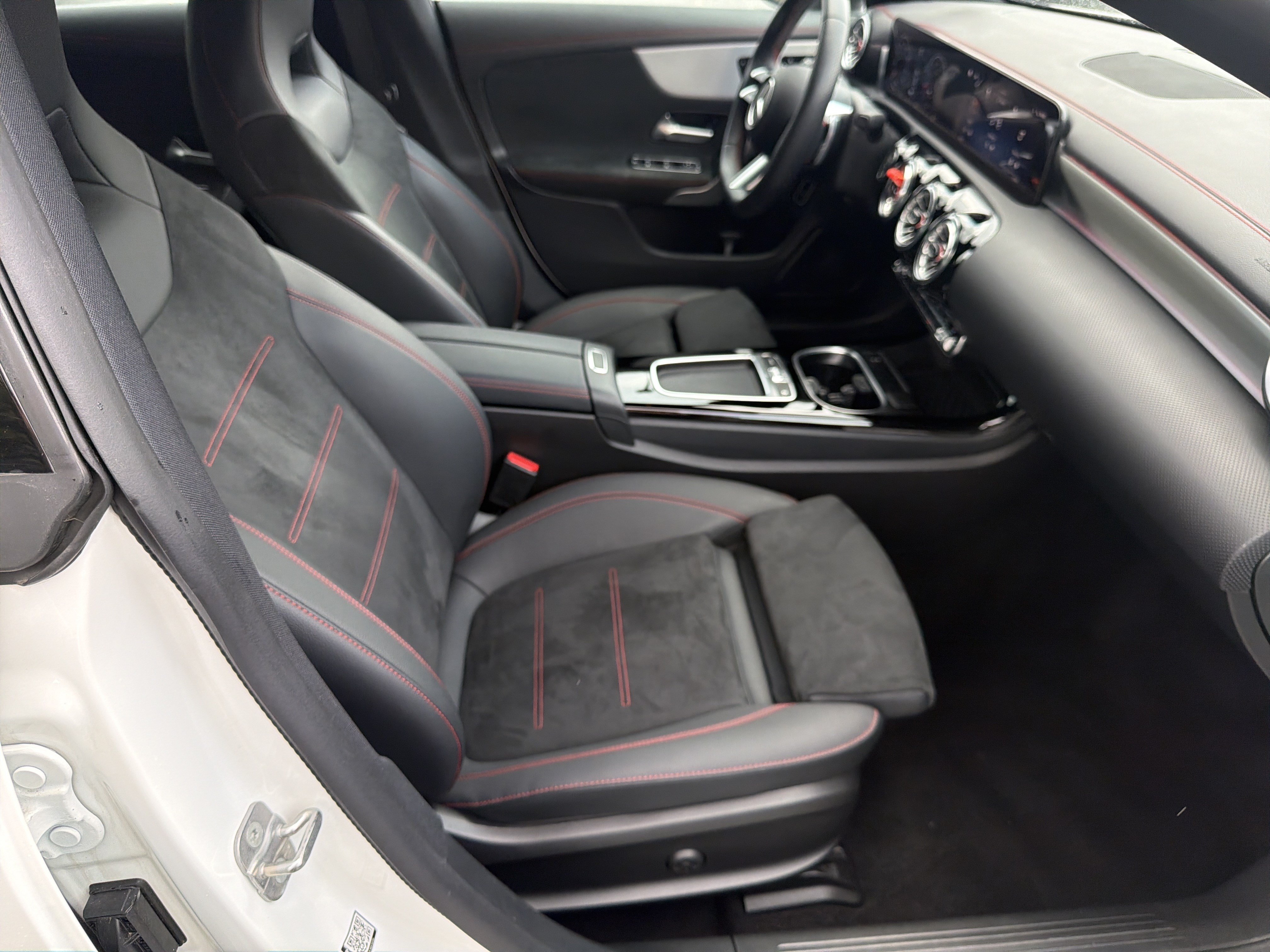 Used 2025 Mercedes-Benz CLA 250 4MATIC image 16
