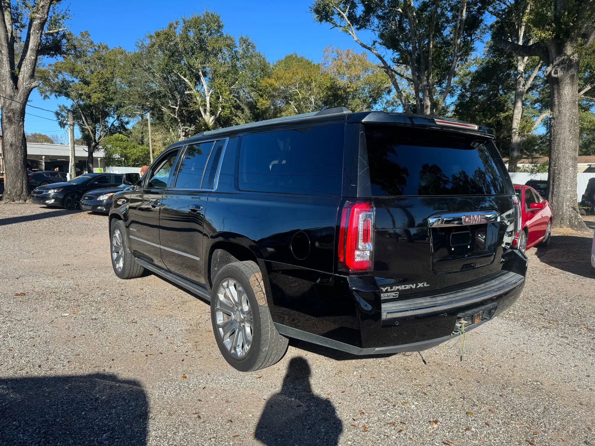 Used 2015 GMC Yukon XL Denali w/ Premium Package image 3