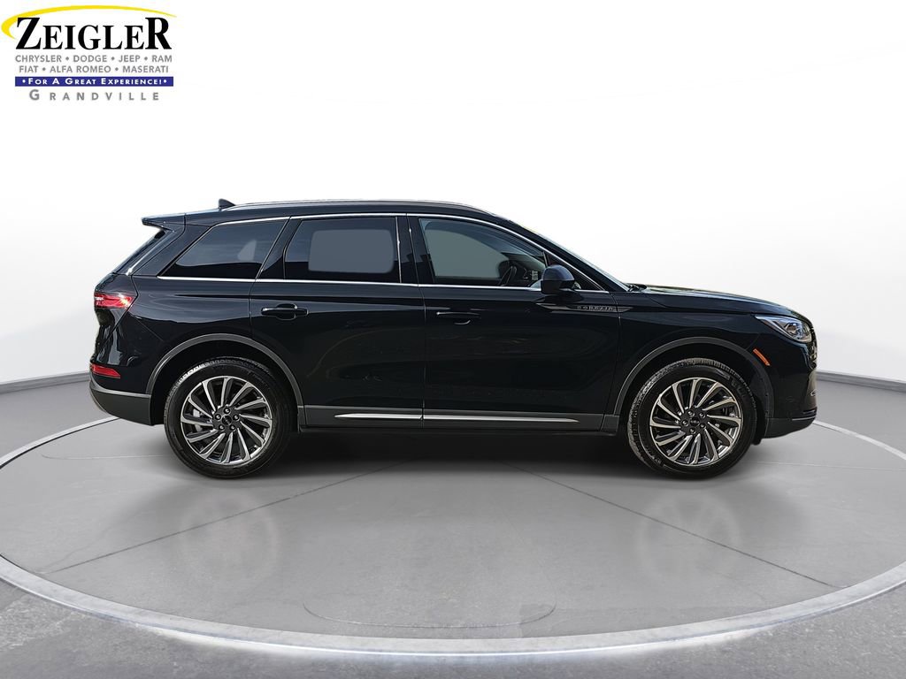 Used 2023 Lincoln Corsair Reserve image 4