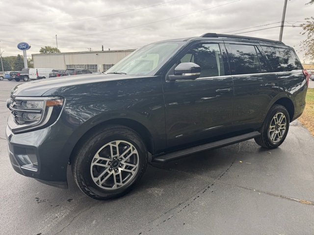 New 2025 Ford Expedition Active image 2
