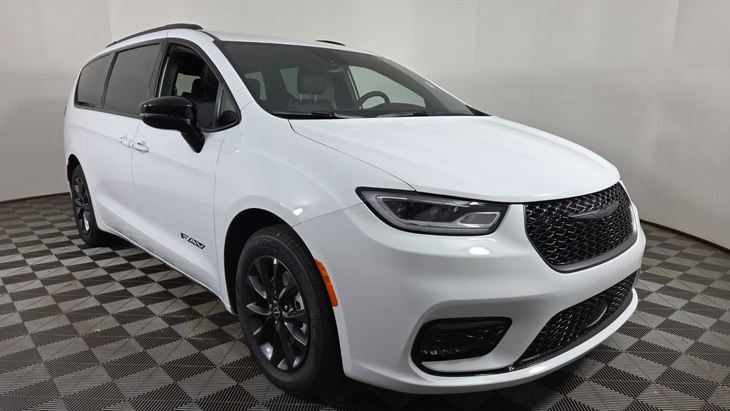 New 2025 Chrysler Pacifica Select w/ Fav Edition Package