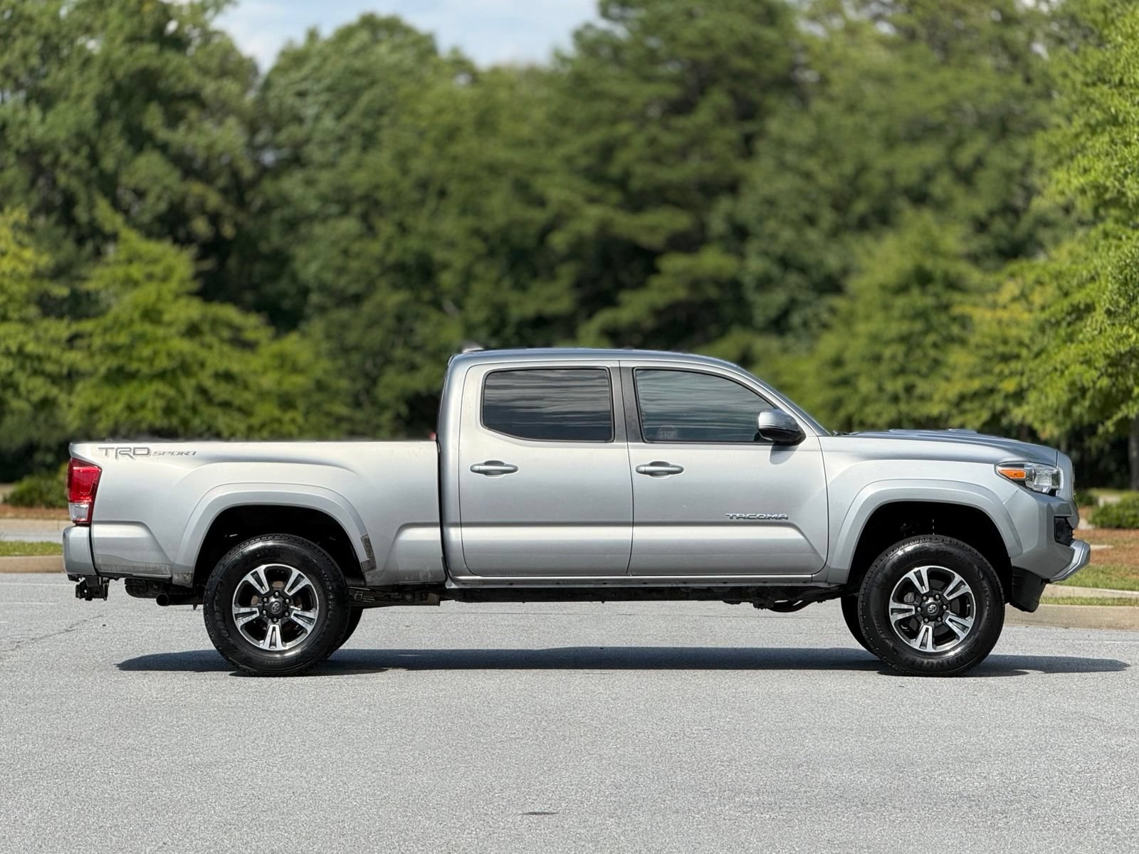 Used 2017 Toyota Tacoma TRD Sport w/ Tow Package RWD image 12