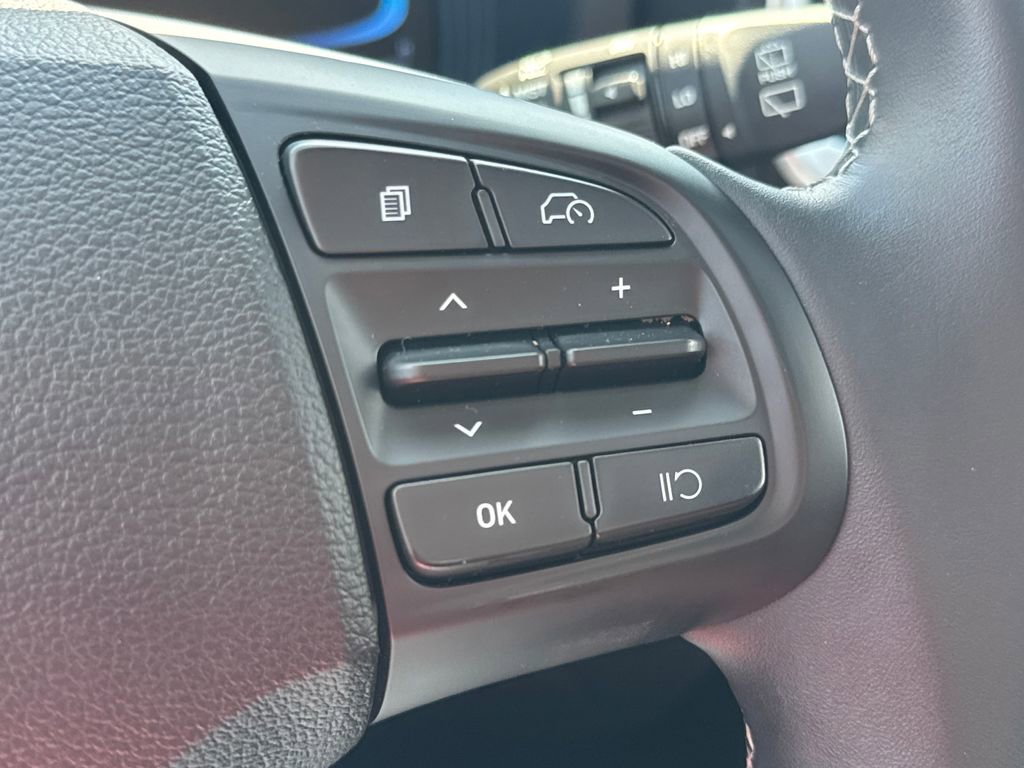 Used 2025 Hyundai Venue SEL image 34