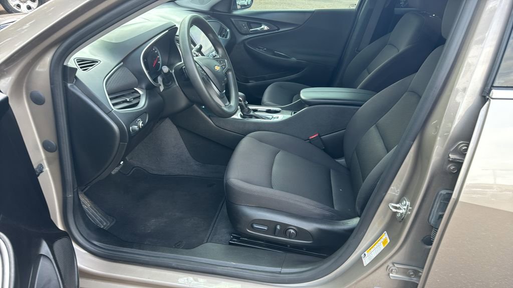 Used 2022 Chevrolet Malibu LT image 16