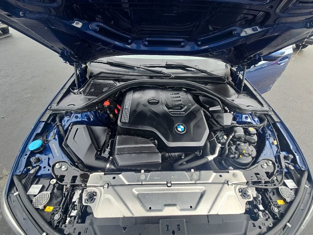 Used 2022 BMW 330i xDrive Sedan AWD/4WD image 12