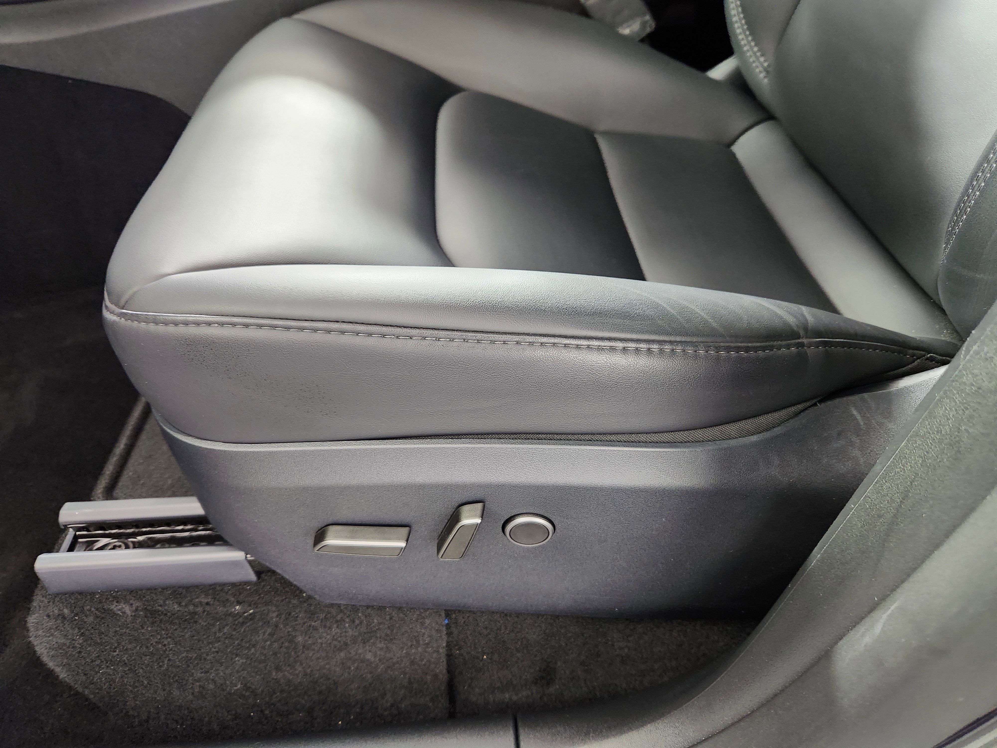 Used 2024 Tesla Model Y Long Range image 19