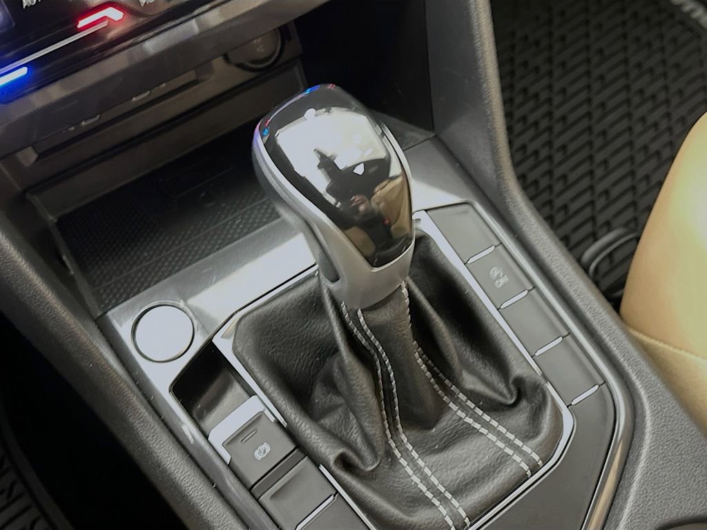 Used 2022 Volkswagen Tiguan SE image 19