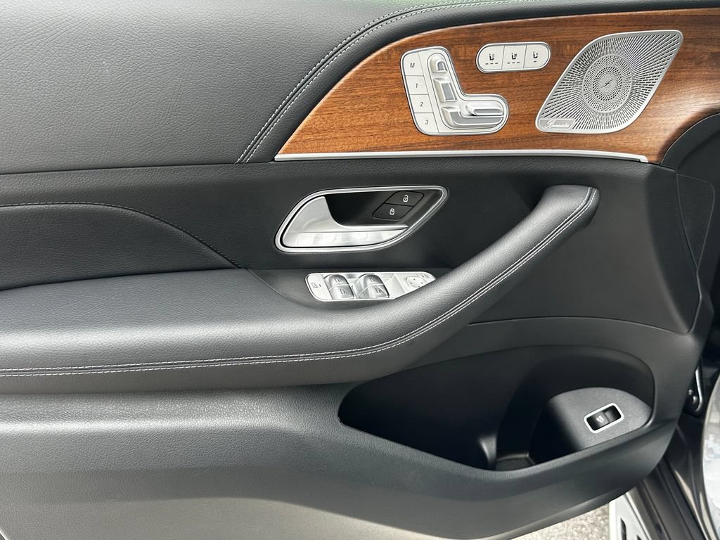 Certified 2025 Mercedes-Benz GLS 580 4MATIC image 11