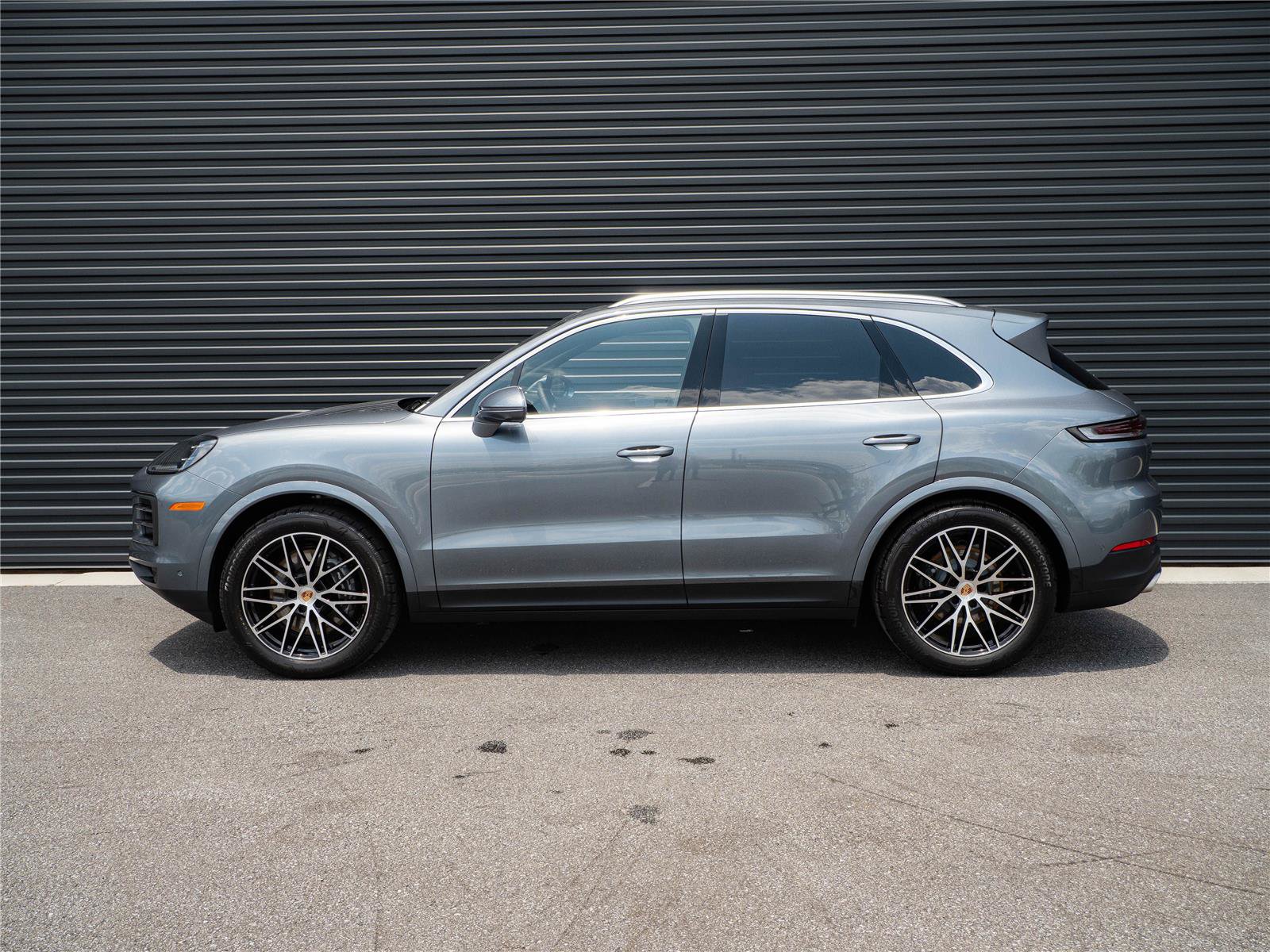 Certified 2026 Porsche Cayenne AWD/4WD image 2