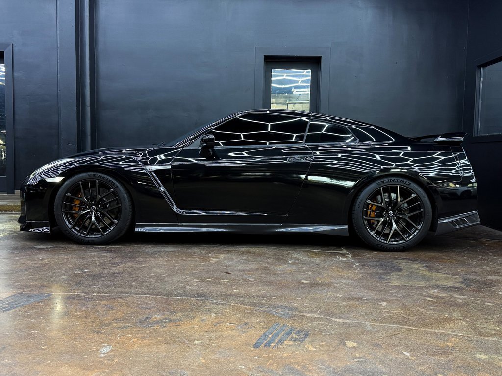 Used 2017 Nissan GT-R Premium image 5