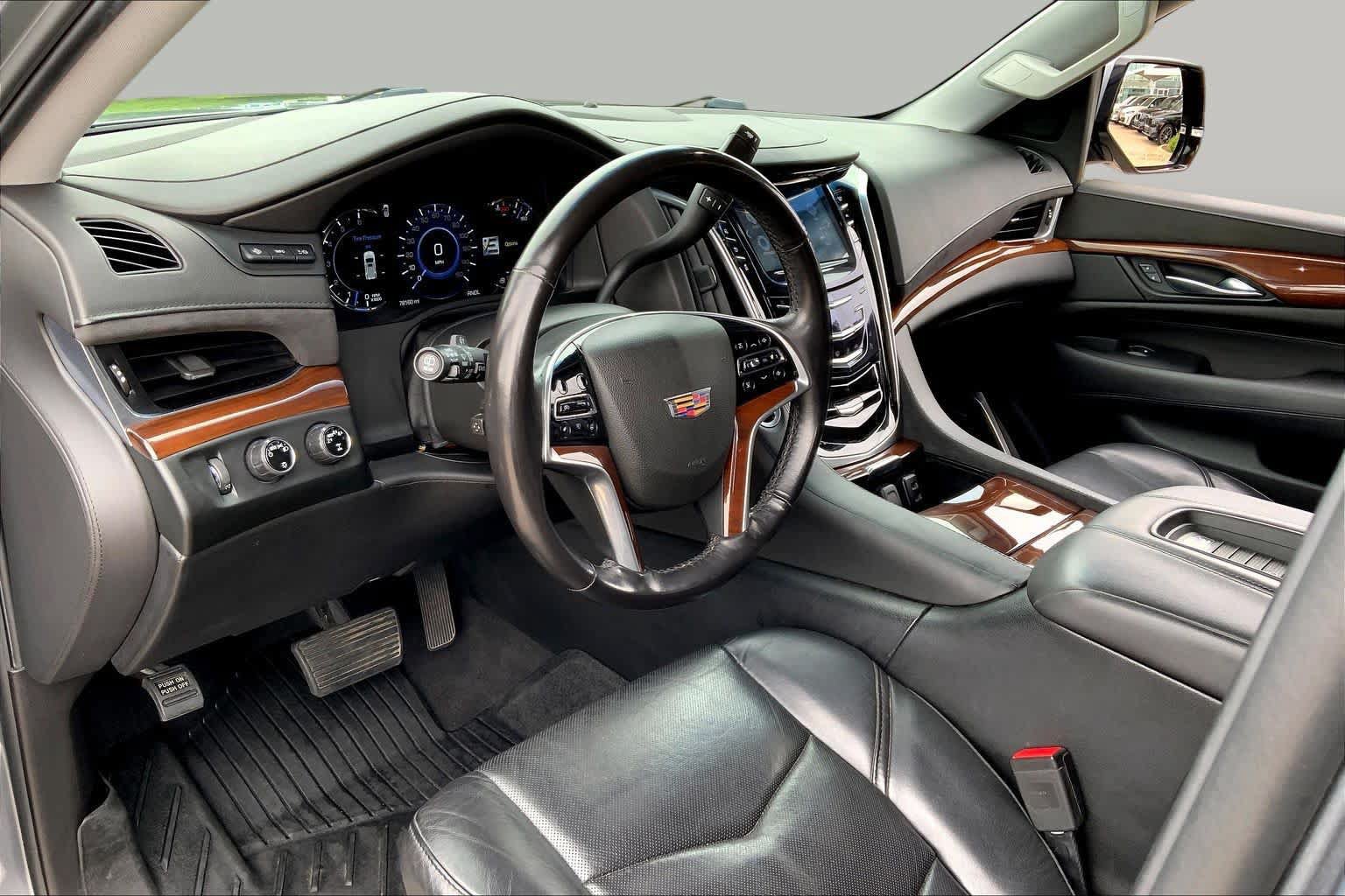 Used 2019 Cadillac Escalade Luxury AWD/4WD image 16