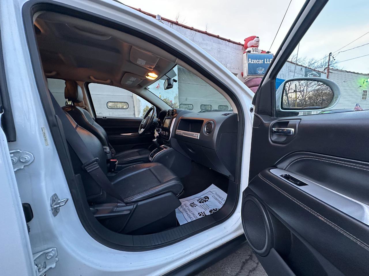 Used 2016 Jeep Compass Latitude image 31