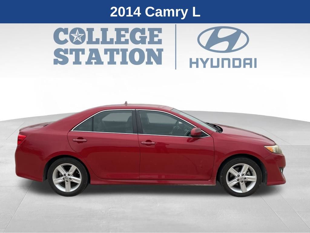 Used 2014 Toyota Camry SE FWD image 2