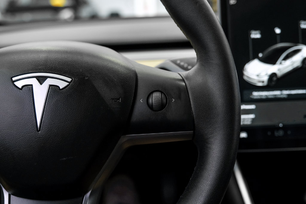 Used 2019 Tesla Model 3 Long Range RWD image 17