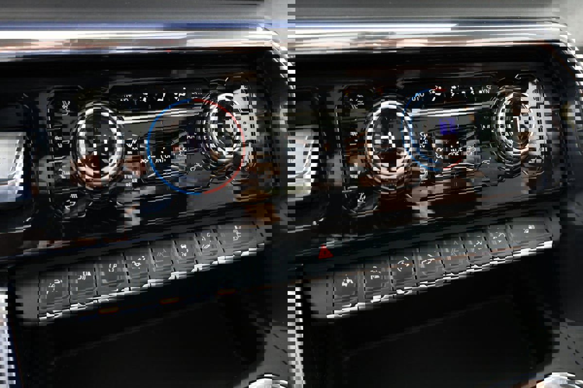 Used 2024 GMC Sierra 1500 Denali Ultimate image 30