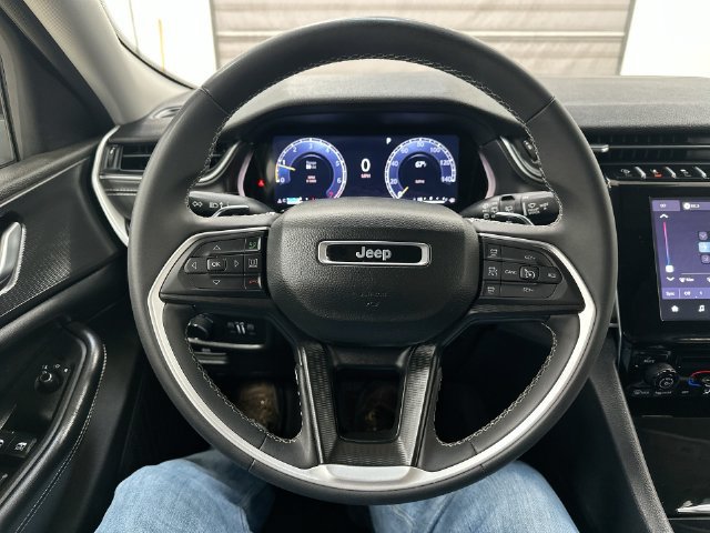 Used 2024 Jeep Grand Cherokee Laredo X AWD/4WD image 19