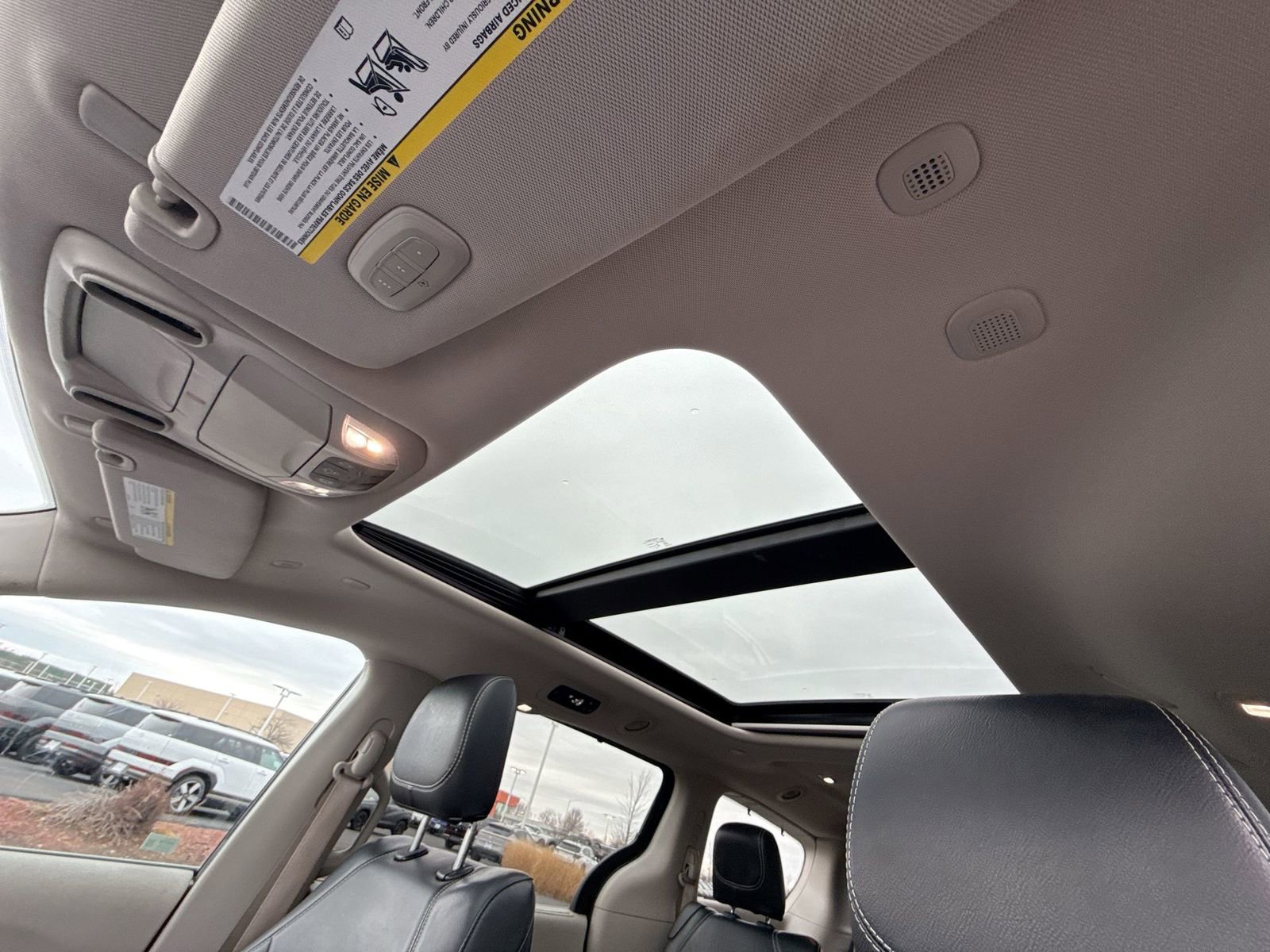 Used 2022 Chrysler Pacifica Touring-L image 16