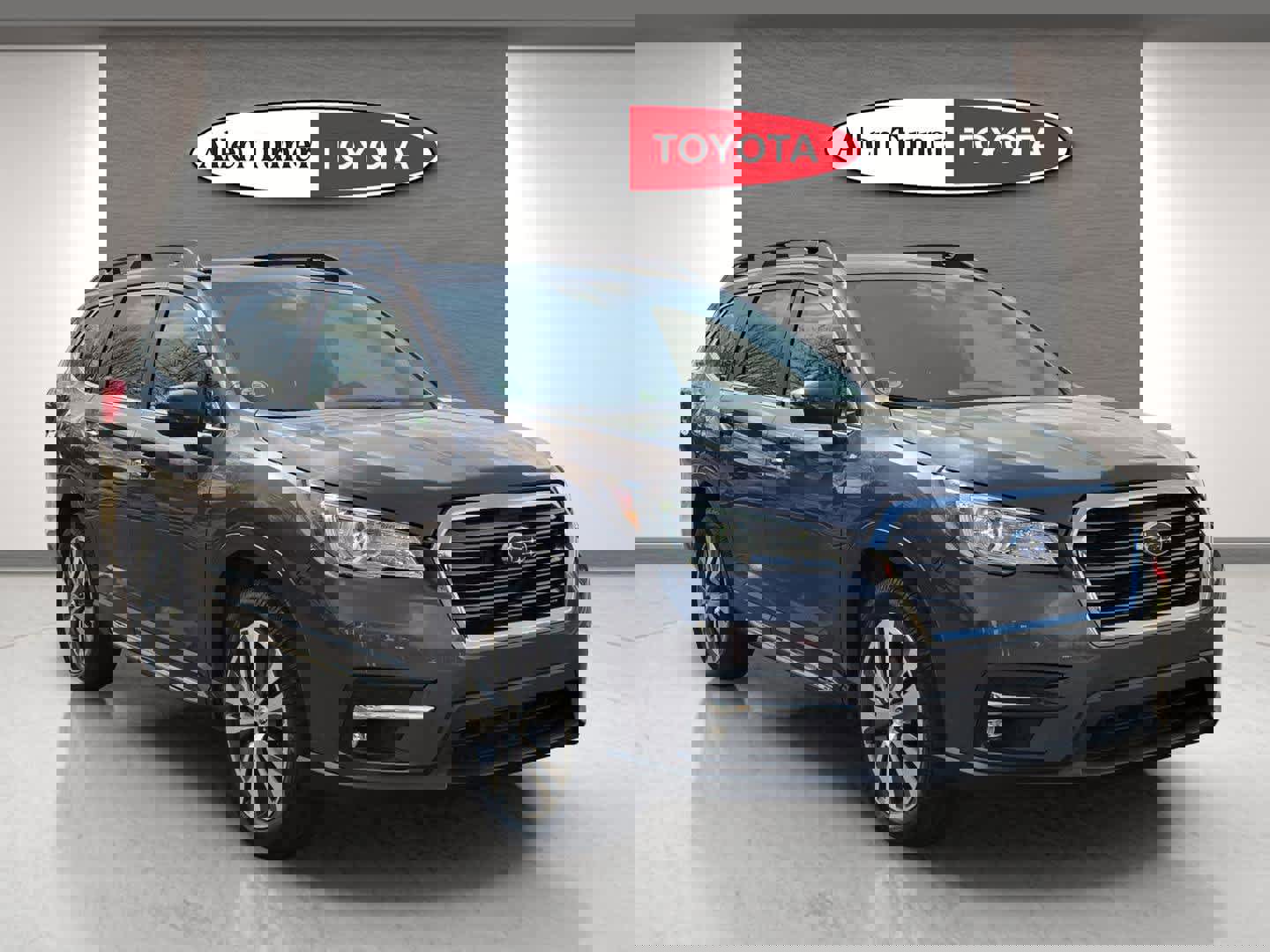 Used 2022 Subaru Ascent Limited image 1