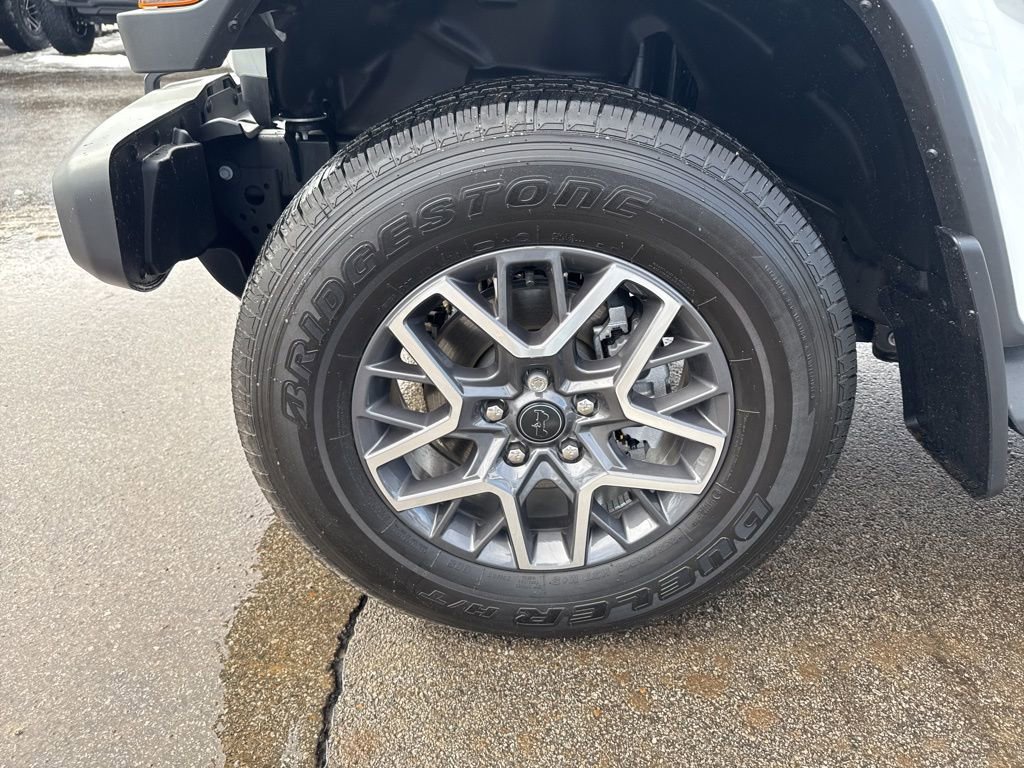 Certified 2025 Jeep Wrangler Sahara AWD/4WD image 9