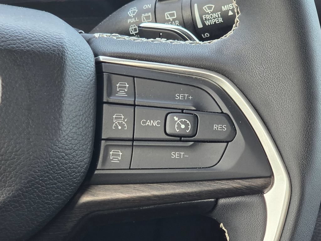 Used 2024 Jeep Grand Cherokee Limited AWD/4WD image 19