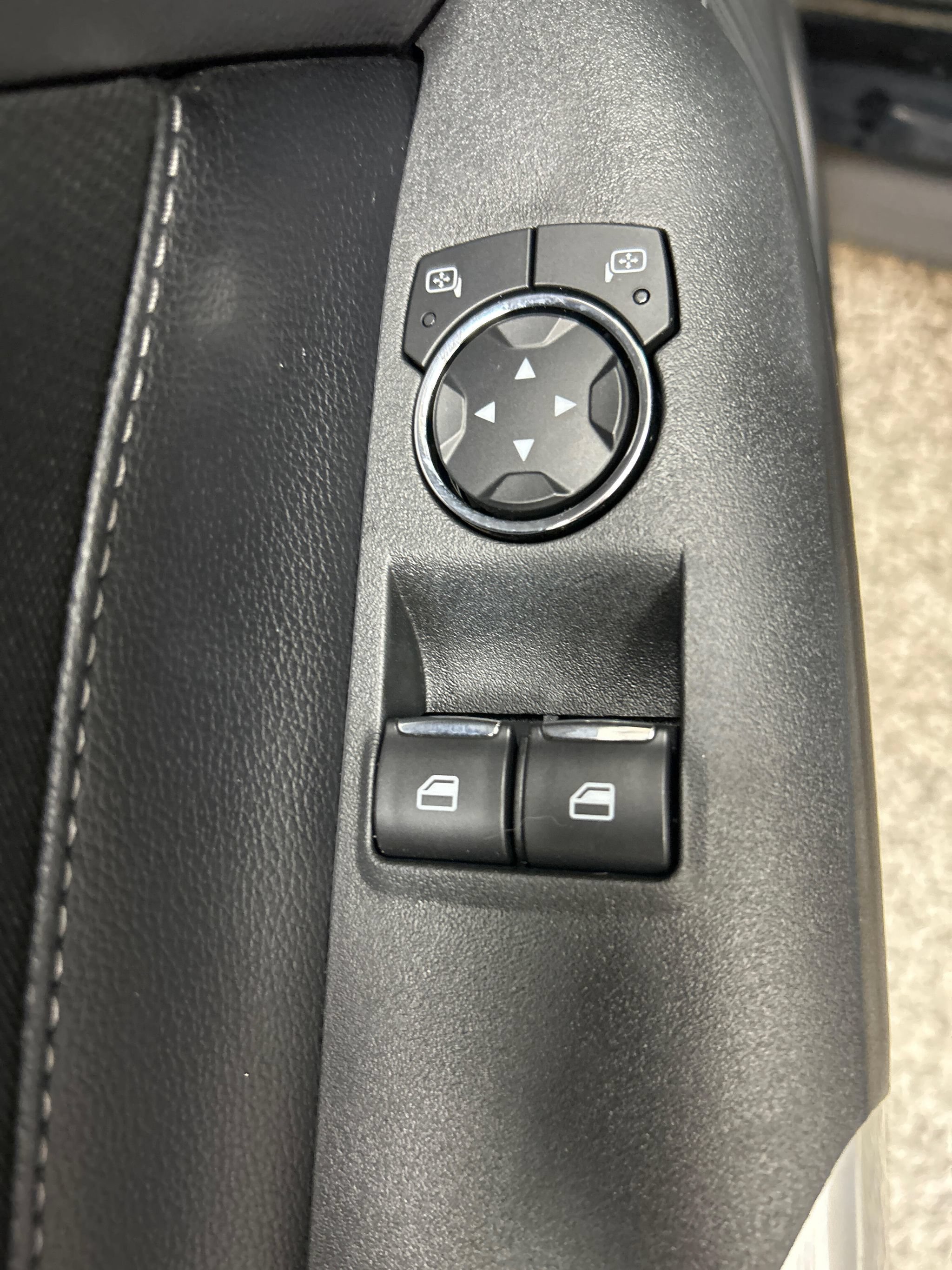 Used 2018 Ford Mustang Coupe RWD image 10