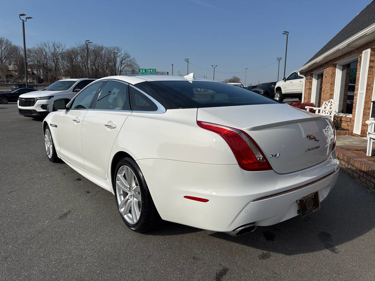 Used 2015 Jaguar XJ AWD image 10