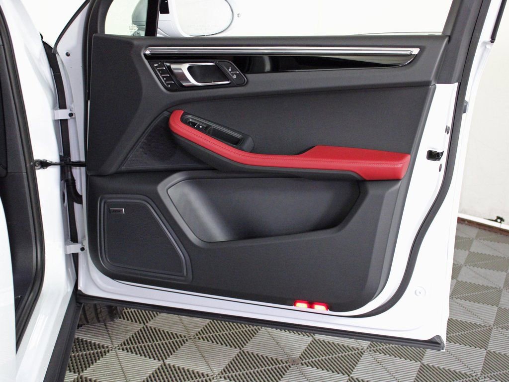 Used 2026 Porsche Macan image 38