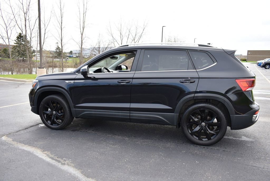Used 2023 Volkswagen Taos SE w/ Panoramic Sunroof Package AWD/4WD image 8