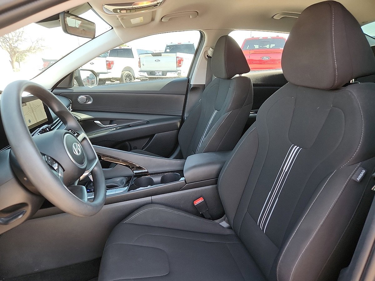 Used 2024 Hyundai Elantra Blue image 7