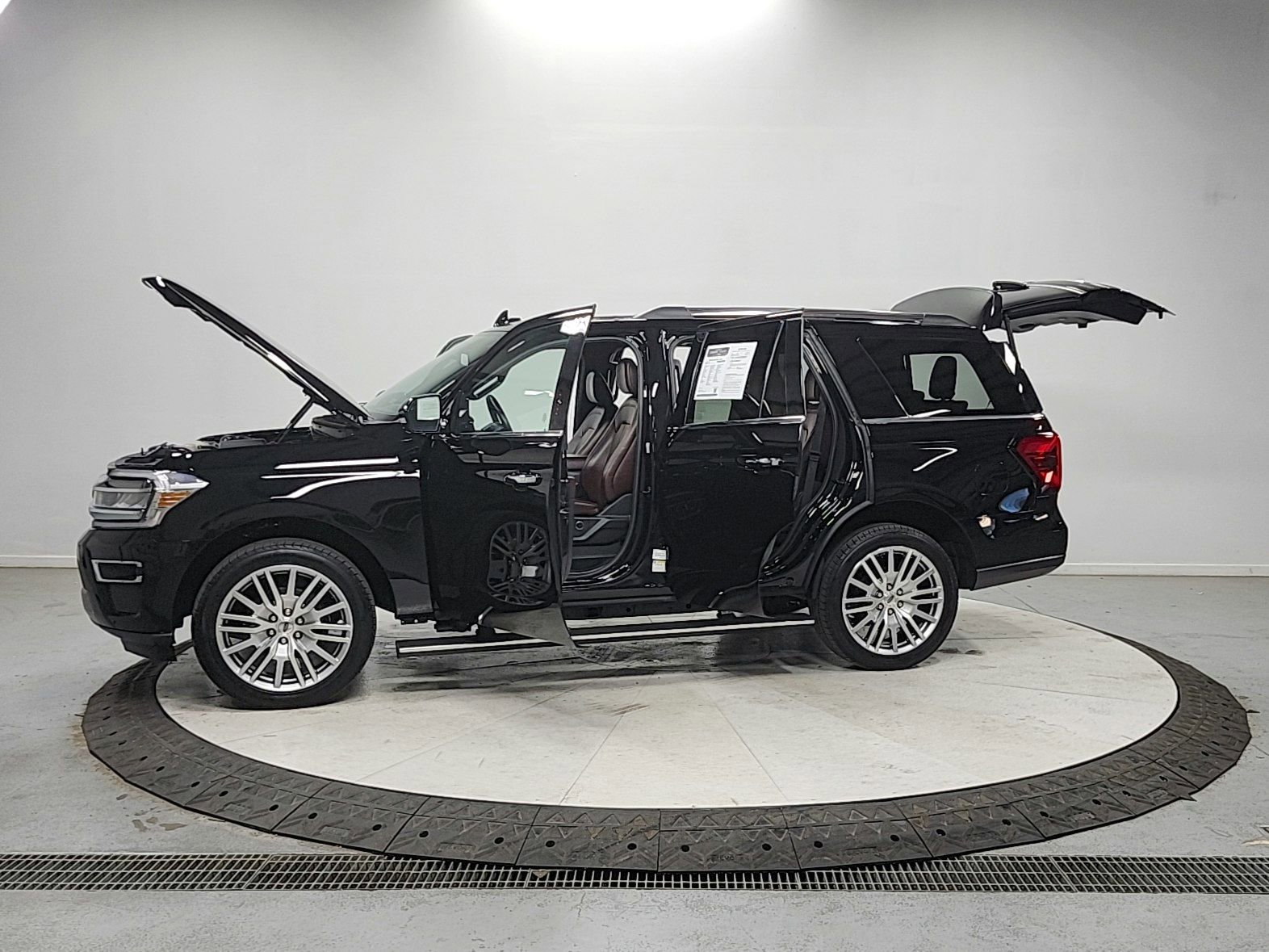 Used 2024 Ford Expedition Limited image 12