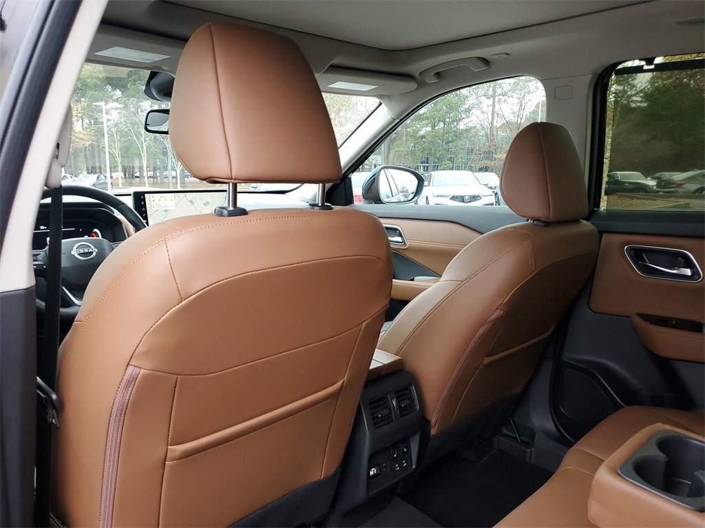 Used 2026 Nissan Rogue Platinum w/ Platinum Premium Package image 13