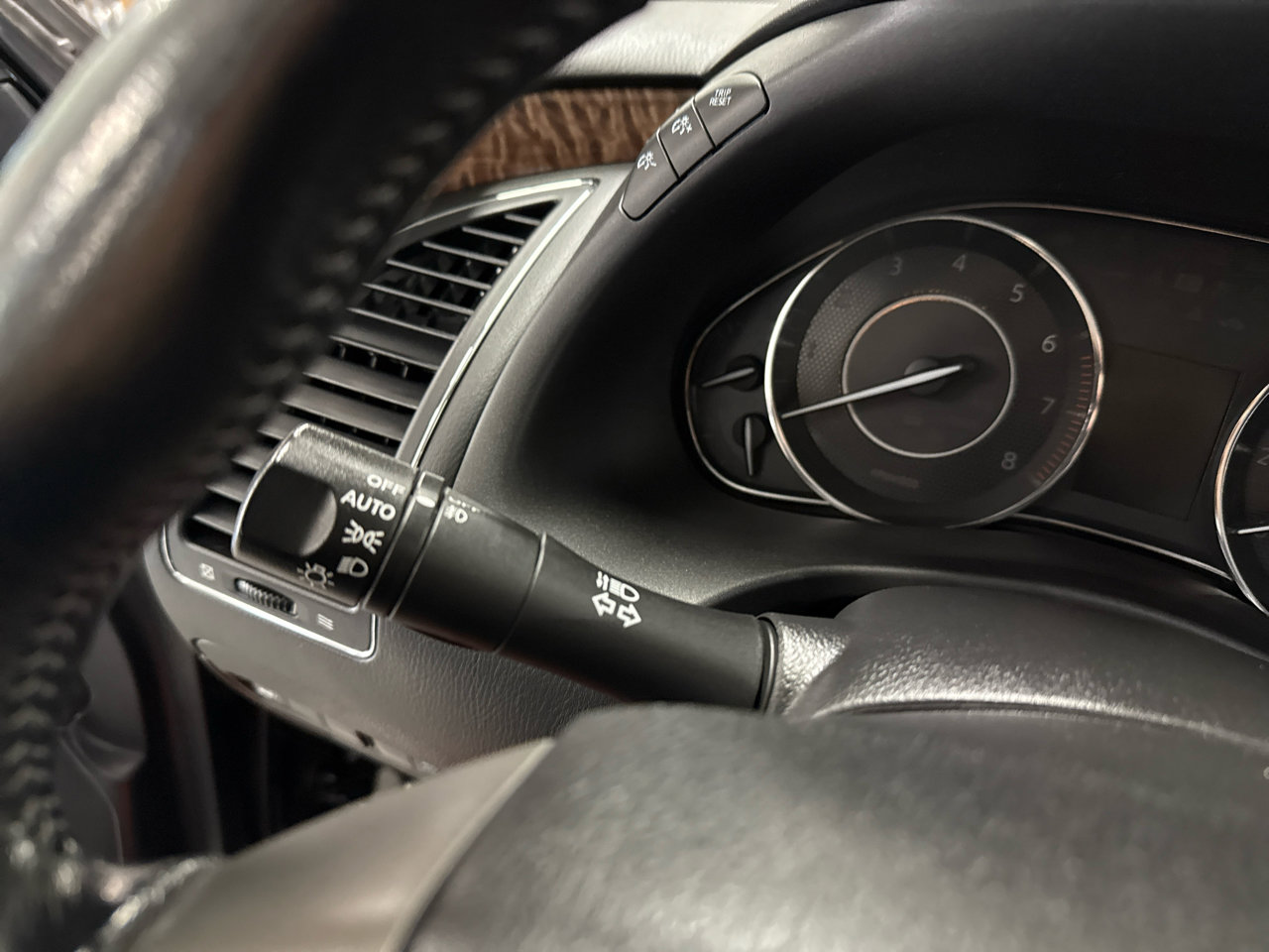 Used 2020 Nissan Armada SL image 16