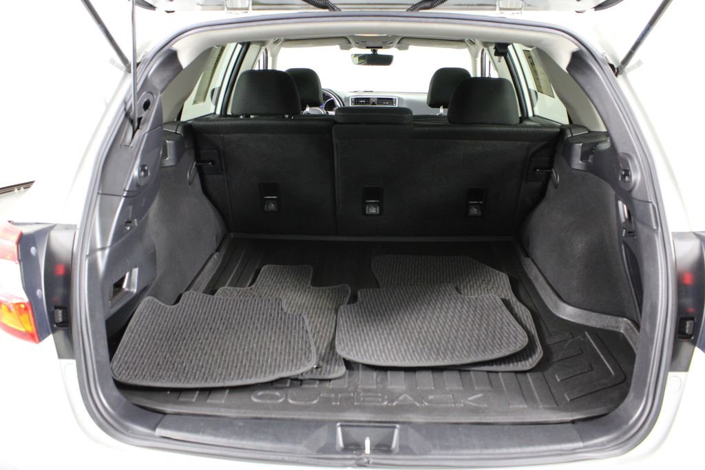 Used 2018 Subaru Outback 2.5i Premium image 15