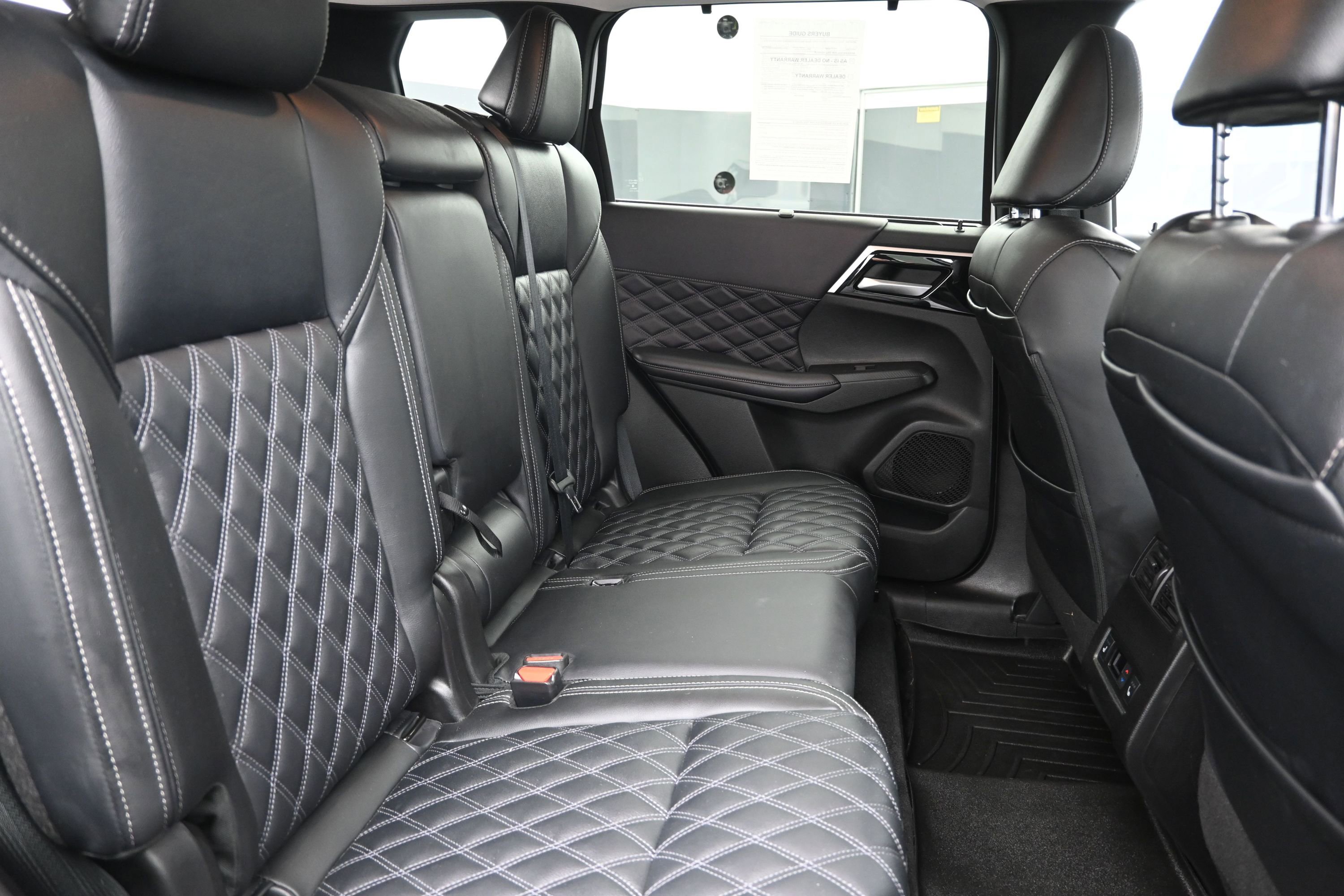 Used 2024 Mitsubishi Outlander SEL AWD/4WD image 25
