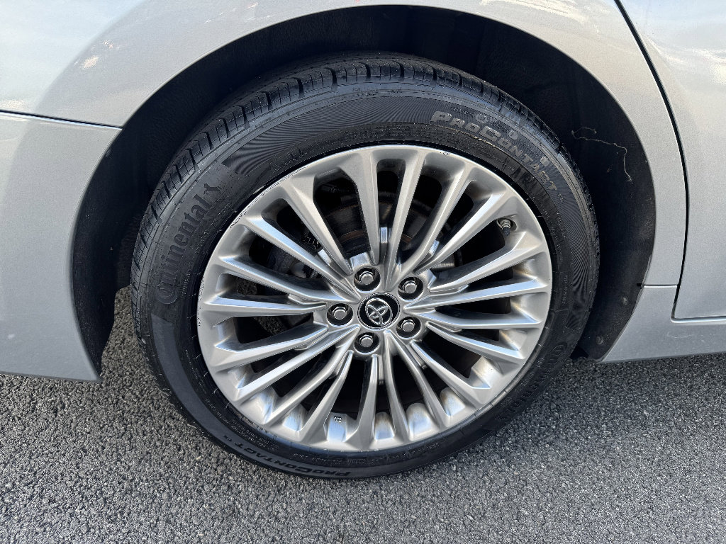 Used 2019 Toyota Avalon Limited FWD image 30