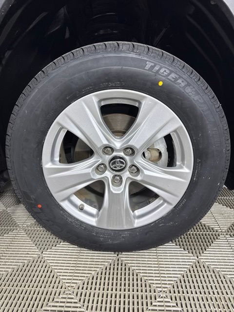 Used 2019 Toyota RAV4 XLE AWD/4WD image 9