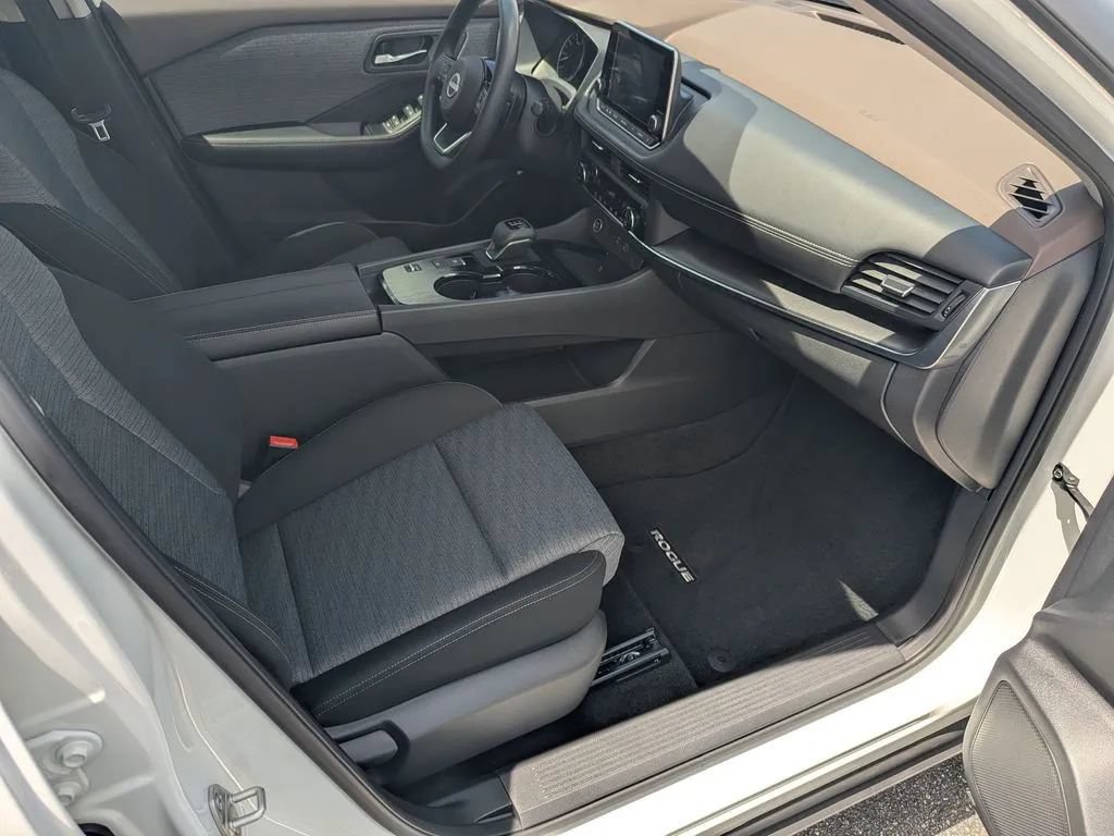 Certified 2023 Nissan Rogue SV FWD image 12