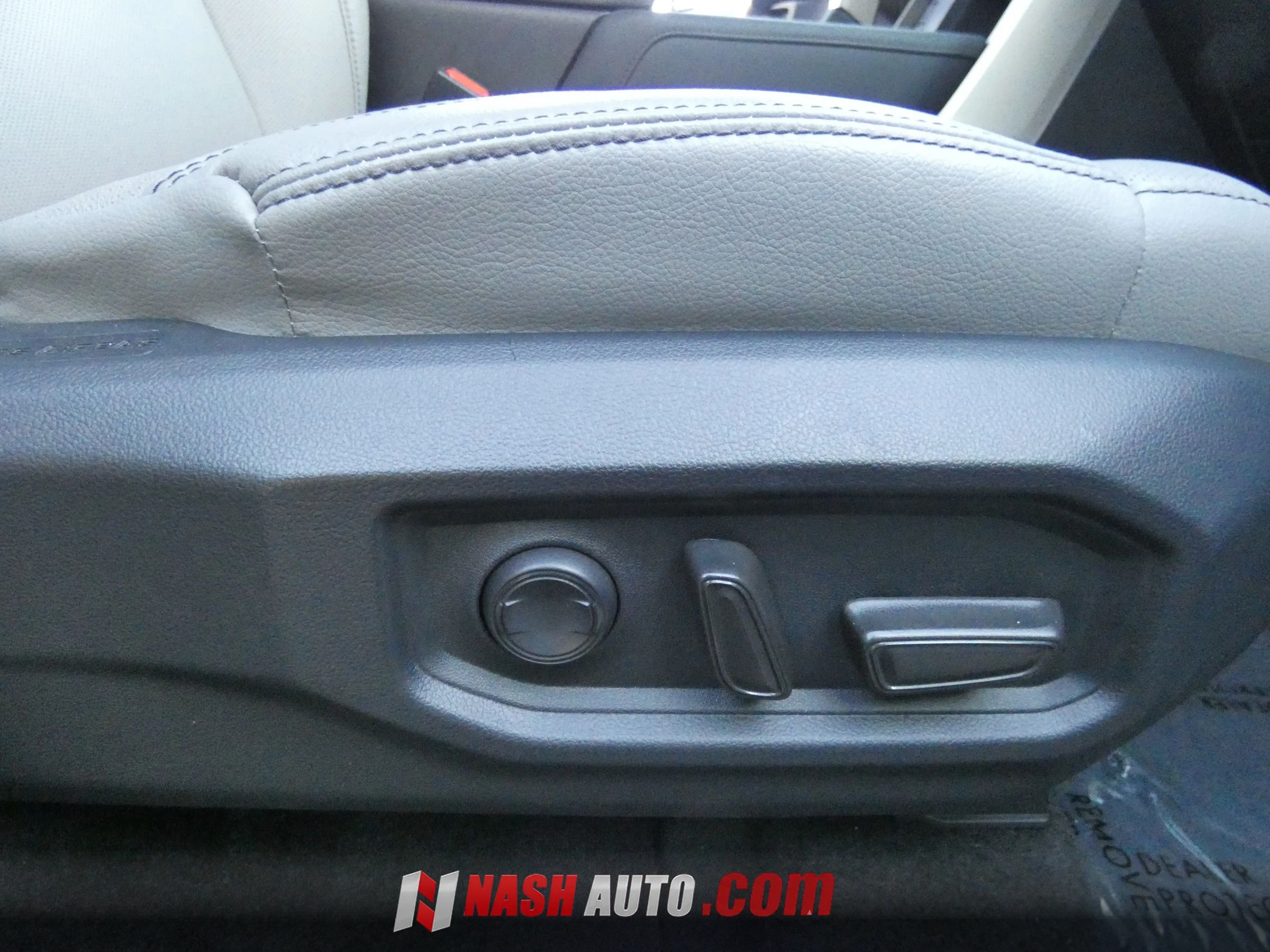 Used 2026 Toyota Tundra Limited AWD/4WD image 33