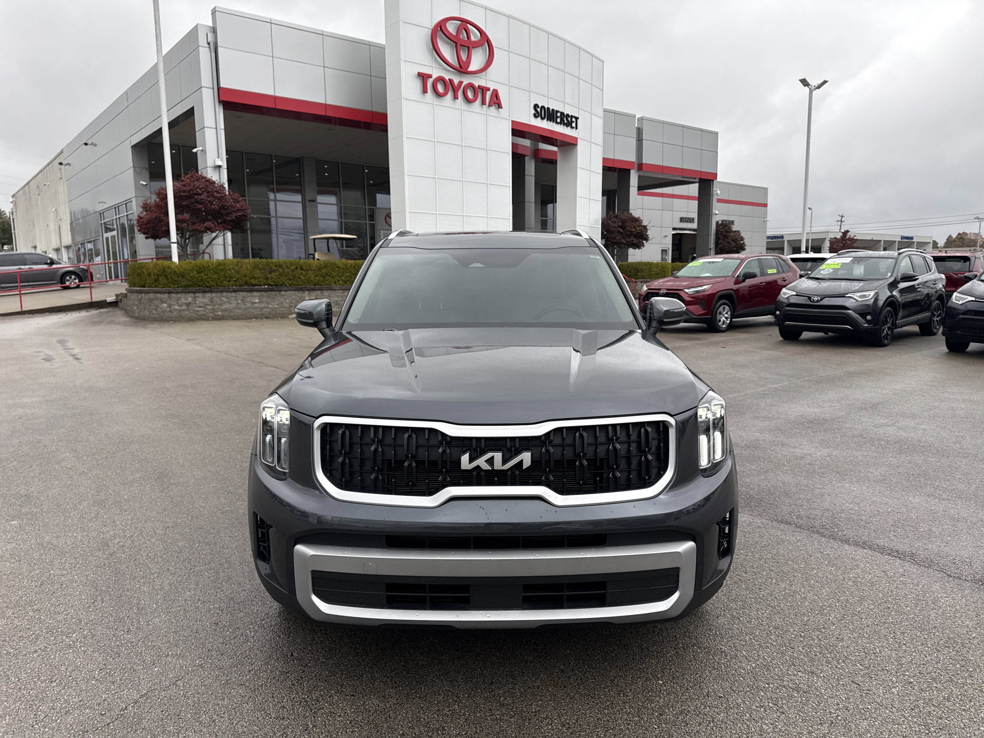 Used 2023 Kia Telluride EX w/ EX Captain's Chair Package image 8