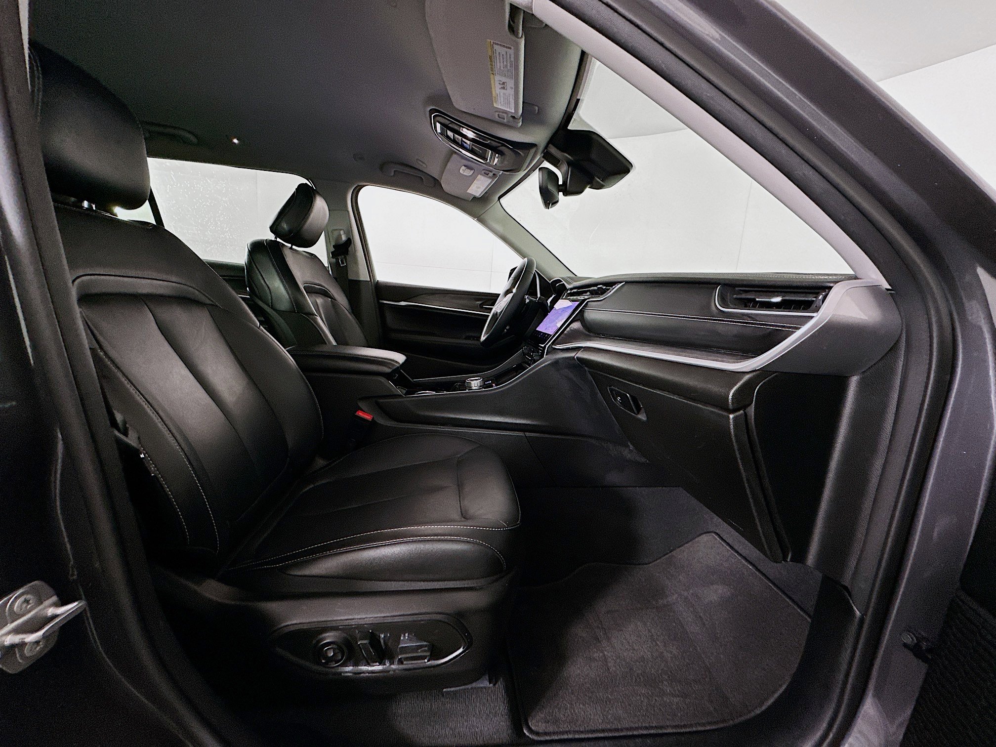 Used 2023 Jeep Grand Cherokee L Limited image 33